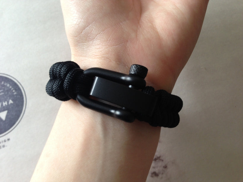 Adjustable EDC Bracelet: Simple Weave, Graphite Black Shackle