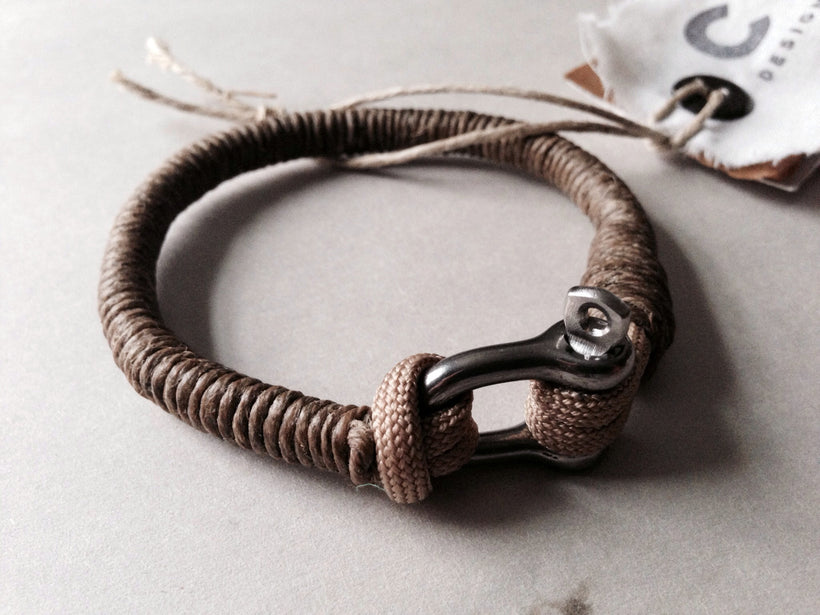 Forged Steel D Shackle Bracelet: Waxed Hemp & Paracord