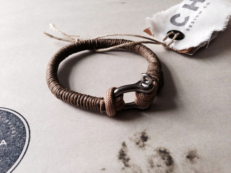 Forged Steel D Shackle Bracelet: Waxed Hemp & Paracord