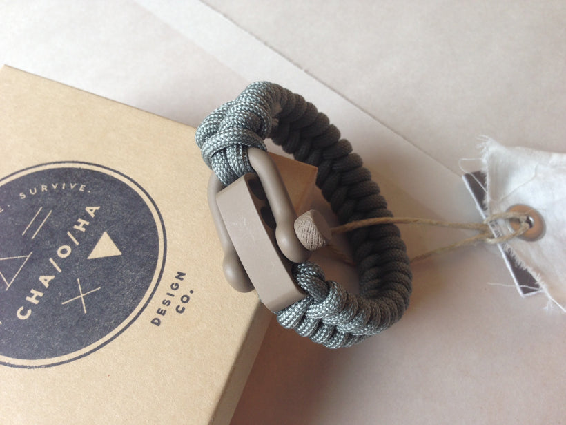 Adjustable EDC Bracelet: Simple Weave, Adaptive Light Earth Shackle