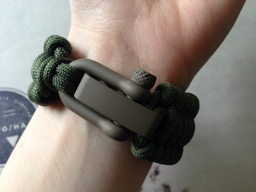 Adjustable EDC Bracelet: Full Weave, Adaptive Light Earth Shackle