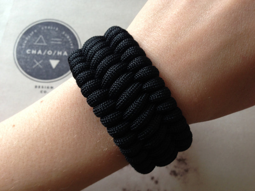 Adjustable EDC Bracelet: Full Weave, Graphite Black Shackle